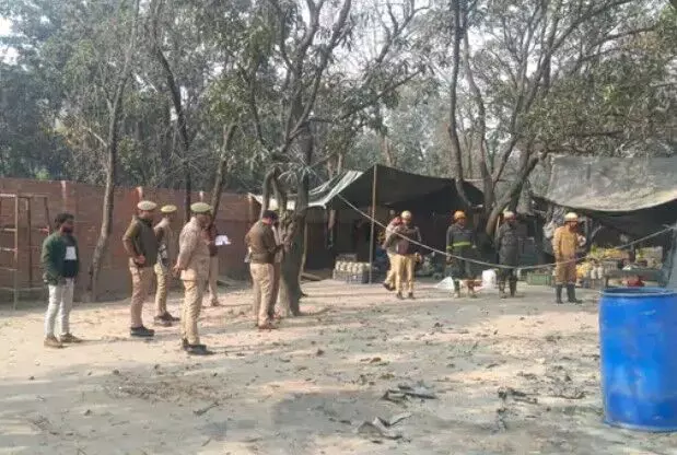 पटाखा फैक्ट्री में जबरदस्त ब्लास्ट-मजदूर के शरीर के उड़े चिथड़े पटाखा फैक्ट्री में जबरदस्त ब्लास्ट-मजदूर के शरीर के उड़े चिथड़े