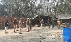 पटाखा फैक्ट्री में जबरदस्त ब्लास्ट-मजदूर के शरीर के उड़े चिथड़े पटाखा फैक्ट्री में जबरदस्त ब्लास्ट-मजदूर के शरीर के उड़े चिथड़े