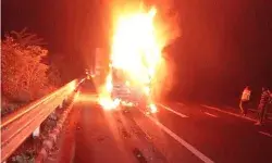 एक्सप्रेस वे पर हादसा-फिर तीन लोग जिंदा जले- एक की हालत गंभीर