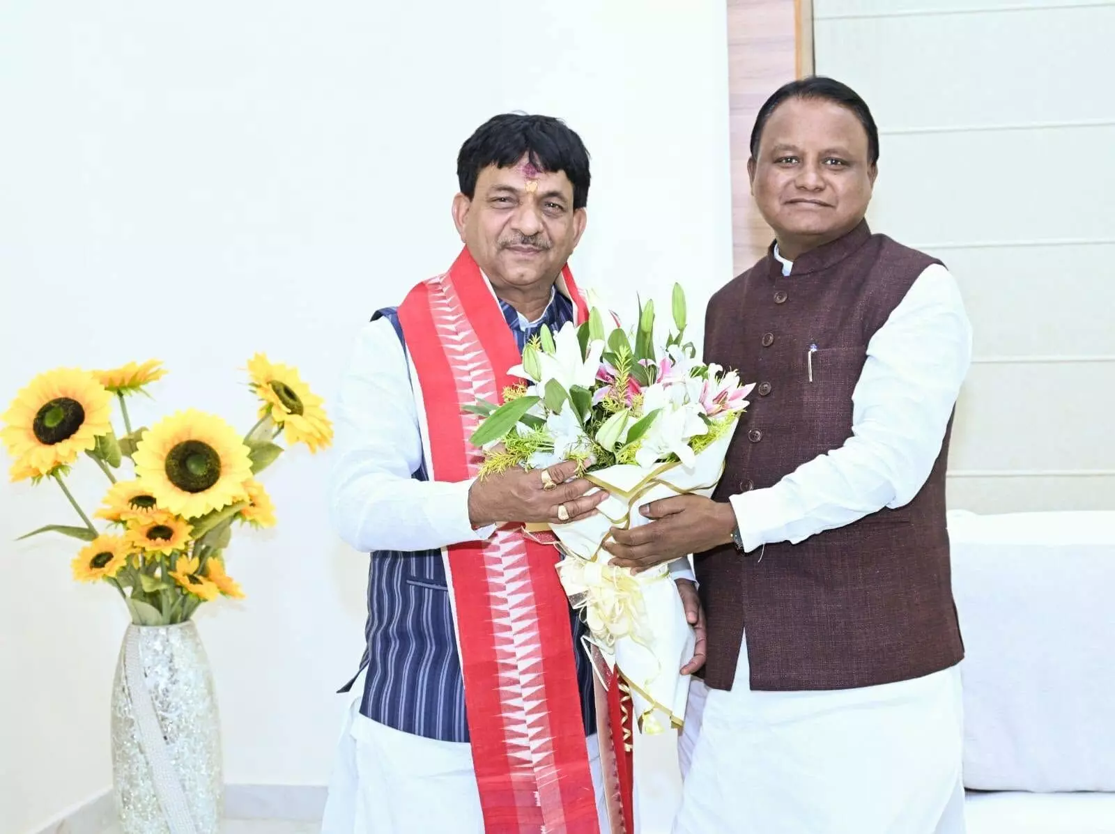 ओडिशा के मुख्यमंत्री को योगी के मंत्री कपिल ने दिया शुकतीर्थ का आमंत्रण ओडिशा के मुख्यमंत्री को योगी के मंत्री कपिल ने दिया शुकतीर्थ का आमंत्रण