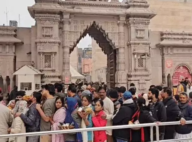 नए साल पर भगवान की शरण- अयोध्या काशी में 2 किमी लाइन- खाटू श्याम में.. नए साल पर भगवान की शरण- अयोध्या काशी में 2 किमी लाइन- खाटू श्याम में..