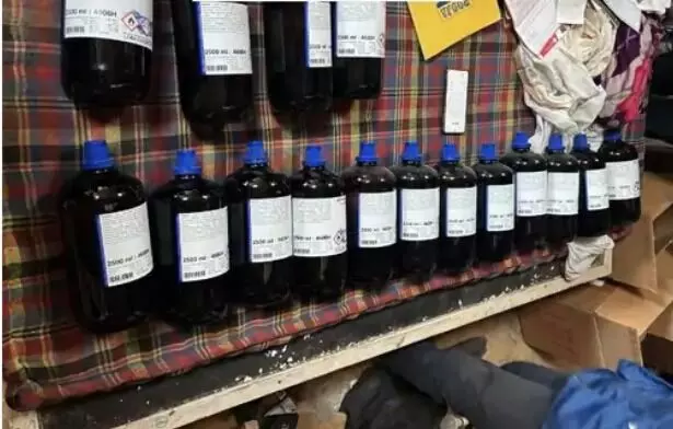 ड्रग तस्करों पर शिकंजा-4 किलो मेफेड्रोन जब्त- चार गिरफ्तार ड्रग तस्करों पर शिकंजा-4 किलो मेफेड्रोन जब्त- चार गिरफ्तार