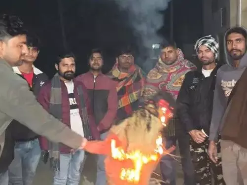 हिंदुओं पर अत्याचार का विरोध-कांग्रेस का प्रदर्शन-फूंका सरकार का पुतला हिंदुओं पर अत्याचार का विरोध-कांग्रेस का प्रदर्शन-फूंका सरकार का पुतला