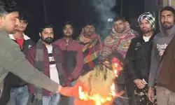 हिंदुओं पर अत्याचार का विरोध-कांग्रेस का प्रदर्शन-फूंका सरकार का पुतला