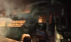 एक्सप्रेस वे पर हादसा-यात्रियों से खचाखच भरी स्लीपर बस में भयंकर आग एक्सप्रेस वे पर हादसा-यात्रियों से खचाखच भरी स्लीपर बस में भयंकर आग