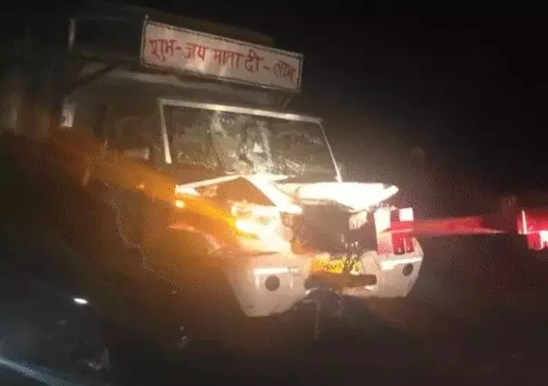 ट्रक में घुसी बाइक- पूरा परिवार खत्म-ड्राइवर फरार ट्रक में घुसी बाइक- पूरा परिवार खत्म-ड्राइवर फरार