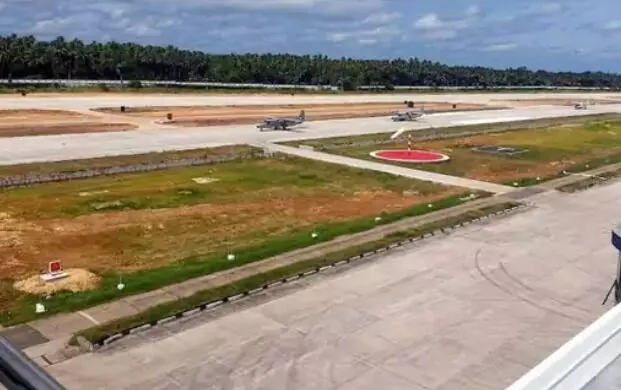 CDS ने एयर फोर्स के बेस पर किया अपग्रेडेड रनवे का उद्घाटन CDS ने एयर फोर्स के बेस पर किया अपग्रेडेड रनवे का उद्घाटन