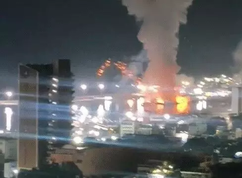 अमेरिका से तनातनी के बीच वेनेजुएला में ताबड़तोड़ धमाके- बिजली गुल अमेरिका से तनातनी के बीच वेनेजुएला में ताबड़तोड़ धमाके- बिजली गुल