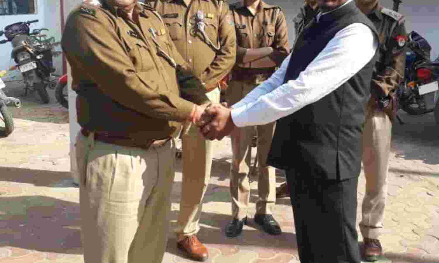 जब सऊदी अरब जाने से पहले शाकिर ने नई मंडी थाने में बोला, शुक्रिया यूपी पुलिस
