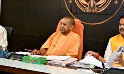 सीएम योगी ने जनपदों के प्रभारी मंत्रियों को दिये राहत कार्यो के पर्यवेक्षण के निर्देश