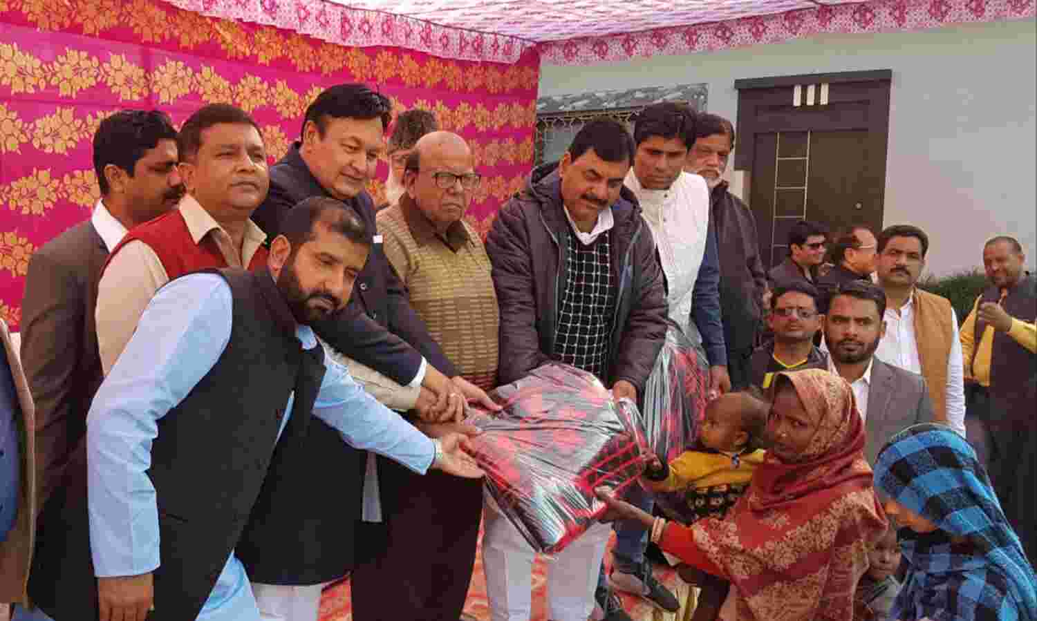 पैग़ाम ए इंसानियत ने अल्पसंख्यक अधिकार दिवस पर गरीबो को बांटे कम्बल