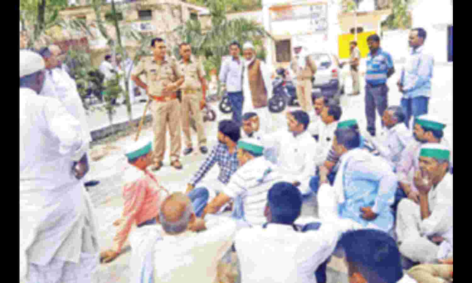 भाकियू और भाजपा विवाद में भेंट चढ़े इंस्पेक्टर