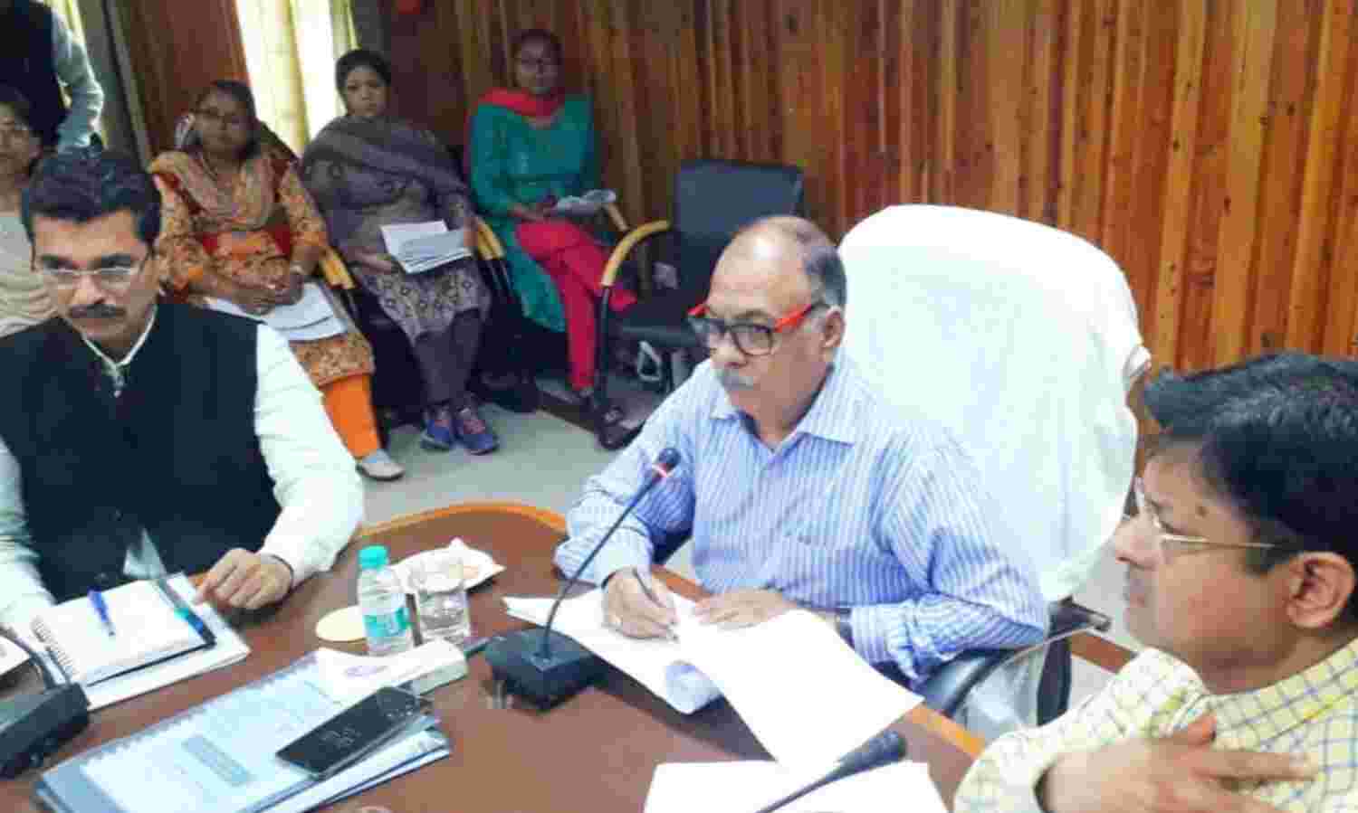 ओवर रेटिंग और अवैध शराब बेचने वालों पर कसा शिकंजा