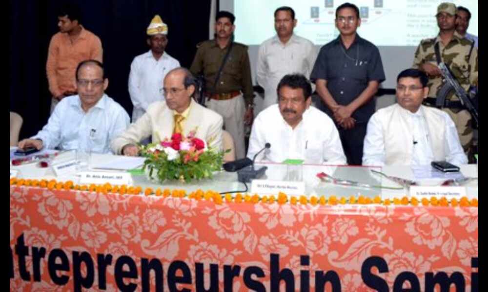 कुक्कुट एवं मत्स्य पालन को स्वरोजगार तथा आमदनी का जरिया बनाने के लिए युवा आगे आयें