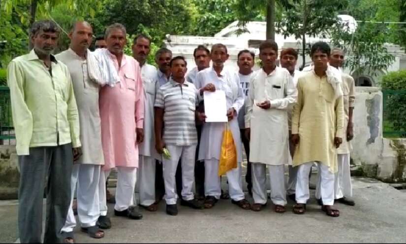 पुरबालियान के किसानों ने चकबंदी में गड़बड़ी का लगाया आरोप, डीएम से मिले