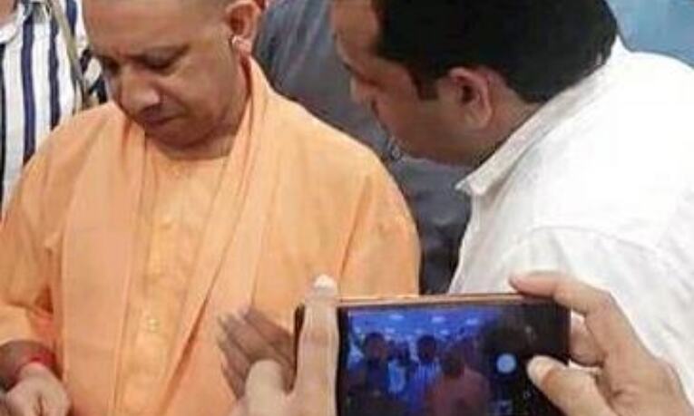 मुस्लिमो का विश्वास जीतने में जुटे सीएम योगी