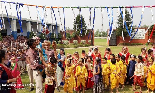 एसएफ डीएवी में धूमधाम से मनायी गयी श्रीकृष्ण जन्माष्टमी