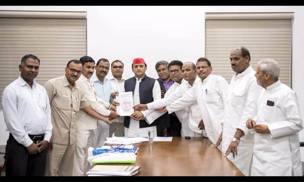 एससी/एसटी बेसिक टीचर्स एसोसिएसन के प्रतिनिधिमंडल ने अखिलेश यादव से भेंटकर यूपी में हो रहे उत्पीड़न की शिकायत