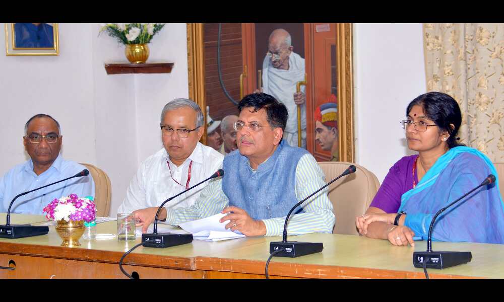 रेलवे प्रतिष्ठानों मे कार्यरत रहते हुए  कोर्स पूरा कर चुके प्रशिक्षुओं के लिए 20 प्रतिशत पद आरक्षित : पीयूष गोयल
