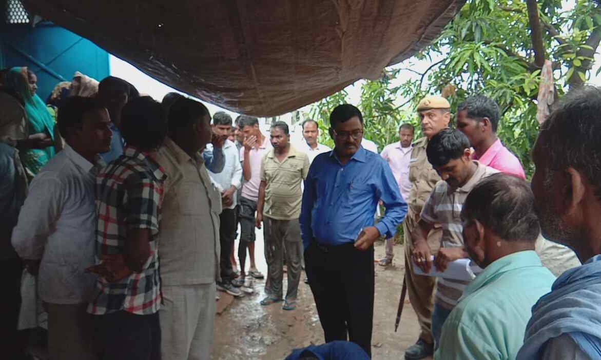 मूसलाधार बारिश से ढहा छप्पर मलबे में दबकर वृद्ध की हुई मौत
