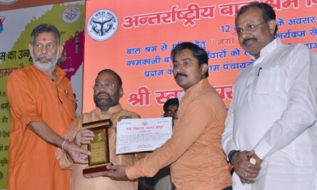 बालश्रम कराने वाले समाज के सबसे बड़े दुश्मन -स्वामी प्रसाद मौर्य