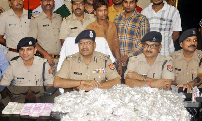 एडीजी जोन प्रशांत कुमार के नेतृत्व में मेरठ पुलिस के गुडवर्क जारी, बड़ी तमंचा फैक्ट्री पकड़ी, 43 किलो चांदी लूट का खुलासा