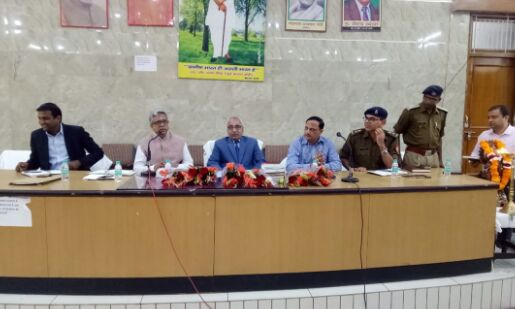 डवलपमेंट के साथ अब अपराधियों पर डीएम का शिकंजा, जिला जज-एसएसपी के साथ मिलकर राजीव शर्मा ने किया यूपी में पहली बार क्रिमिनल इंवेस्टीगेशन पर मंथन