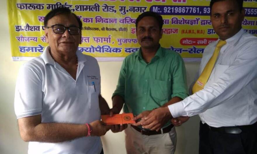 निःशुल्क चिकित्सा शिविर में किया स्वास्थ्य परीक्षण