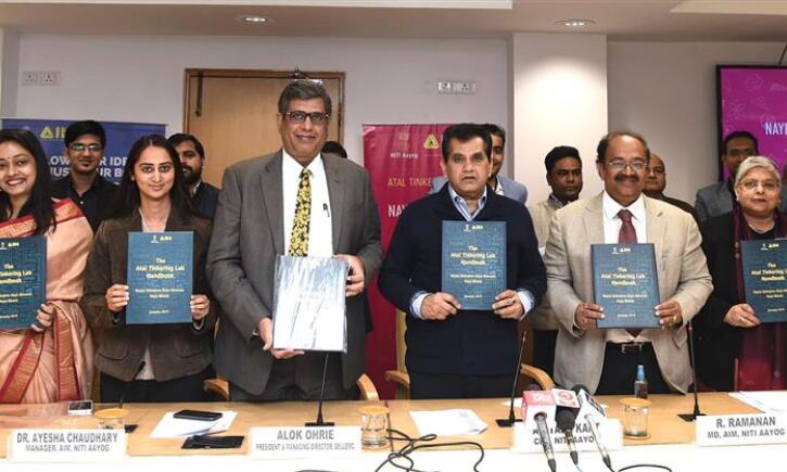 नीति आयोग के अटल नवाचार मिशन के तहत राष्‍ट्रीय युवा दिवस की पूर्व संध्‍या पर अटल टिंकरिंग लैब पुस्तिका का विमोचन किया गया