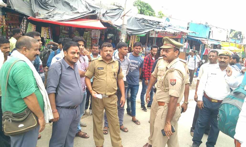 टीम सहित खुद सड़कों पर उतरे एसपी यातायात, 2 दर्जन से अधिक चालान काटे