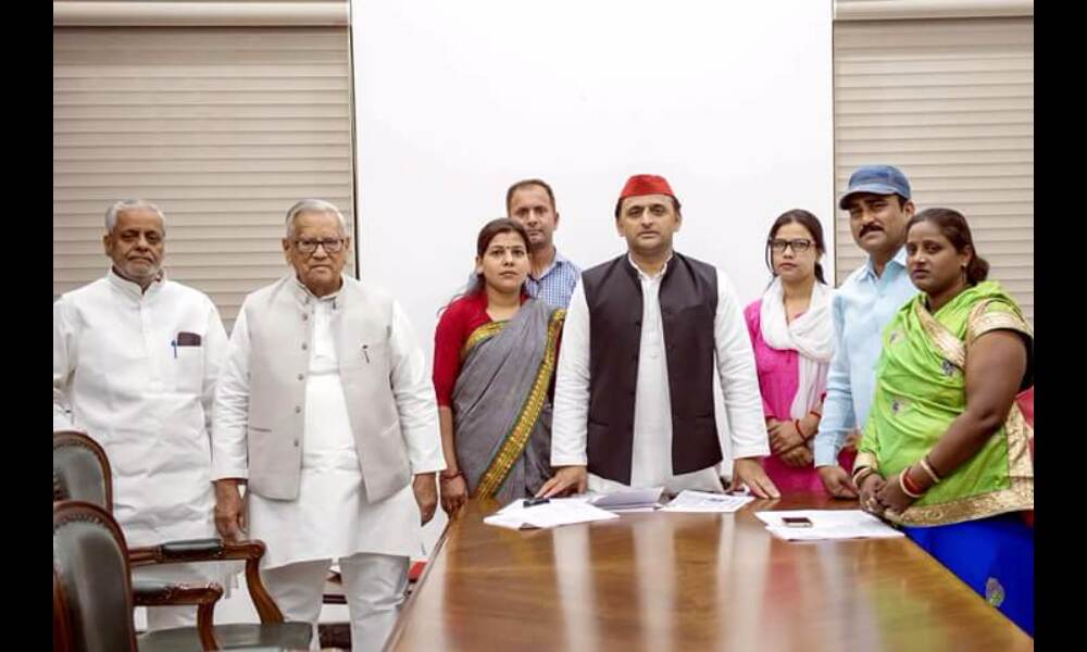 अखिलेश यादव से बीएड टीईटी संघर्ष संगठन एवं बीएड टेस्ट उत्तीर्ण अभ्यर्थियों के प्रतिनिधिमंडल ने भेंट की