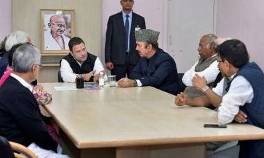 राहुल गांधी ने कांग्रेस वर्किंग कमेटी को किया भंग