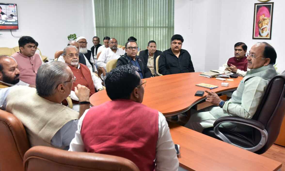 बुनकरों की समस्याओं के निदान के लिए राज्य सरकार संवेदनशील है :  सिद्धार्थ नाथ सिंह