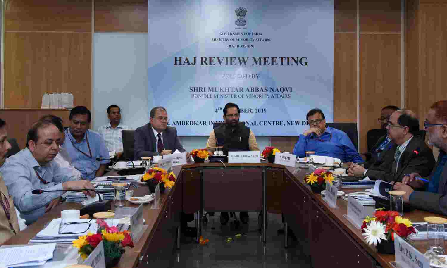 अल्पसंख्यक कार्य मंत्री ने हज 2019 की समीक्षा बैठक और हज 2020 की तैयारी बैठक की अध्यक्षता की