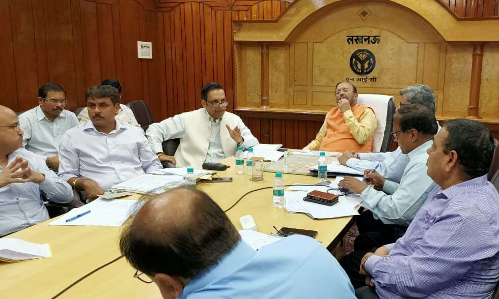 मेडिकल कॉलेजों में 200 आइसोलेटेड बेड स्थापित करने के सुरेश खन्ना ने दिए निर्देश