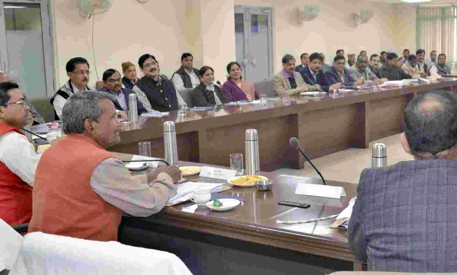 निर्माण व मरम्मत कार्य में किसी प्रकार की लापरवाही नही की जाये : रमापति शास्त्री