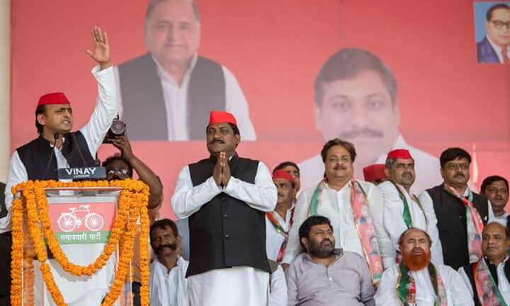 गोरखपुर और फूलपुर में हो रहे उपचुनाव में सत्ताारूढ़ भाजपा के लिए खतरे की घंटी बज गई है