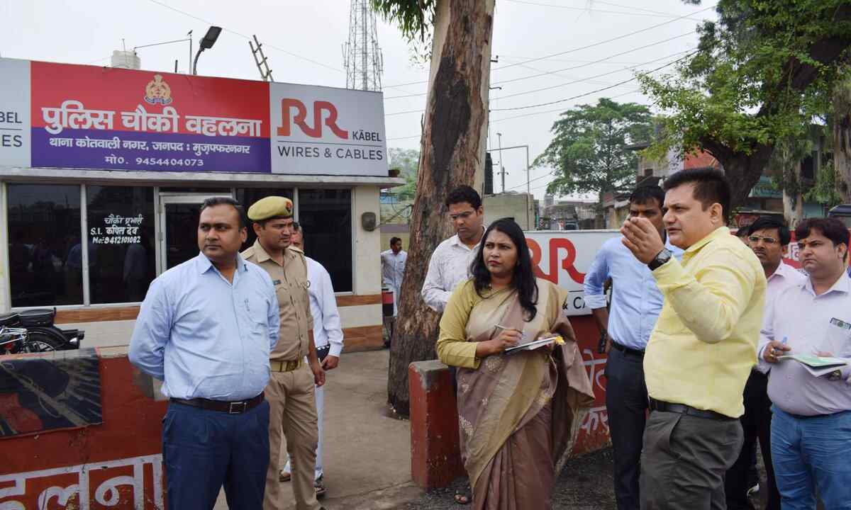 जिलाधिकारी ने अधिकारियों के साथ किया कांवड मार्ग का निरीक्षण