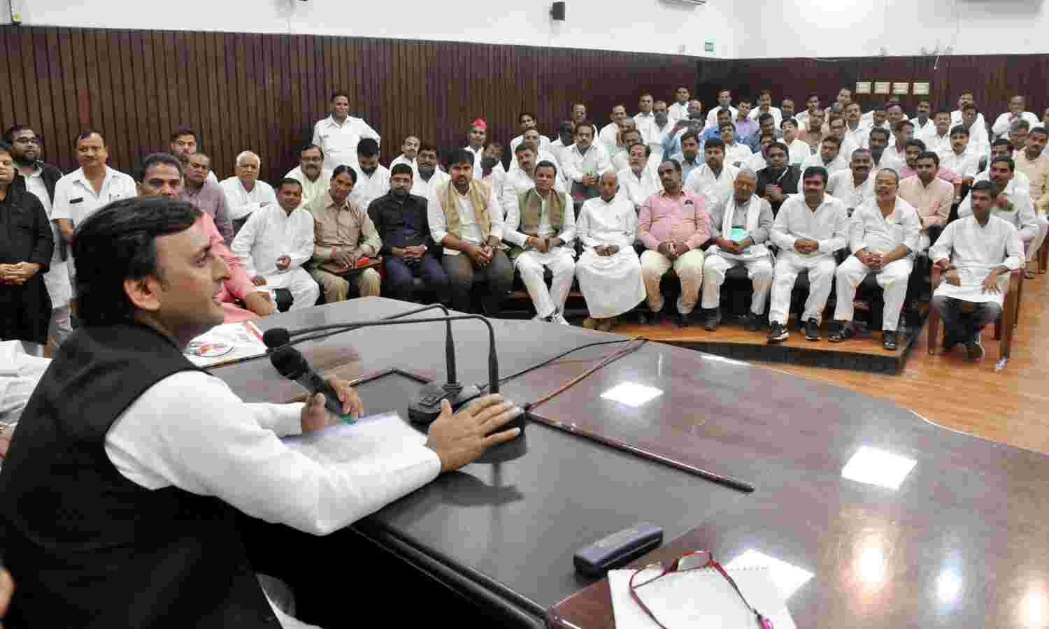 समाजवादी पार्टी के राष्ट्रीय अध्यक्ष  अखिलेश यादव ने प्रदेशवासियों को दीपावली की दी बधाई