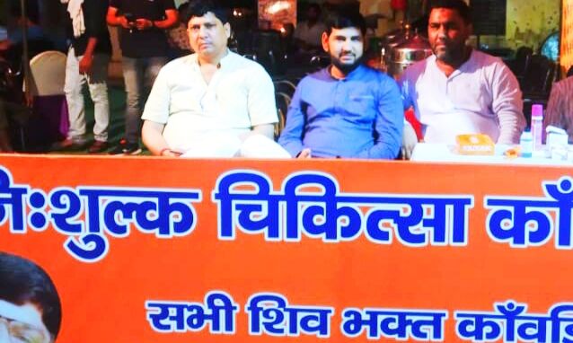 शाहपुर में दिखा सांप्रदायिक सौहार्द, मुस्लिमों ने की कांवड़ियों की सेवा