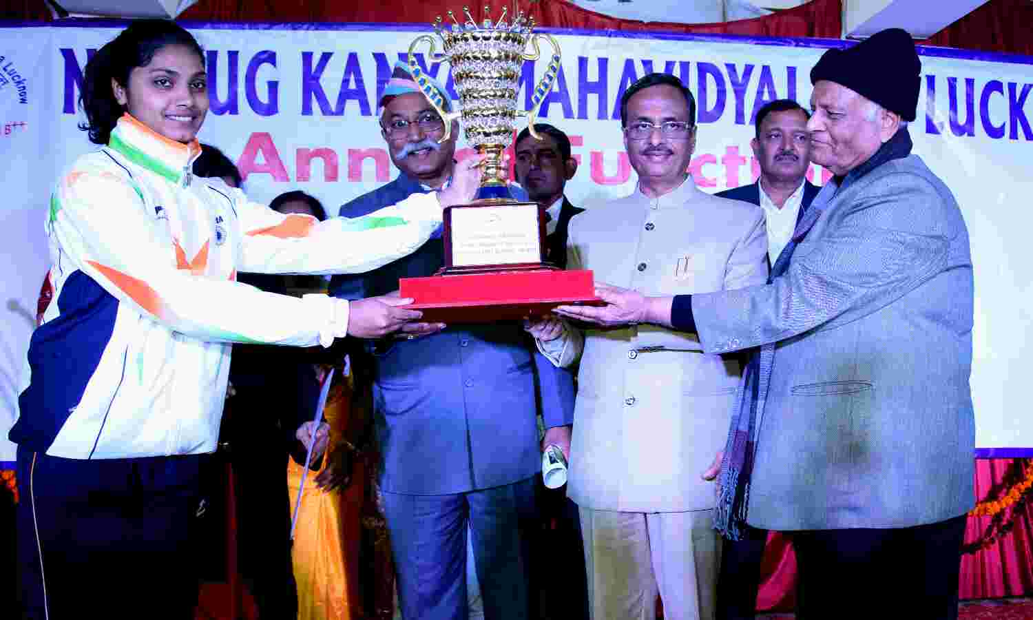 पढ़ाई का एकमात्र उद्देश्य नम्बर प्राप्त कर लेना नहीं, बल्कि ज्ञान एवं संस्कार ग्रहण करना है:डा0 दिनेश शर्मा
