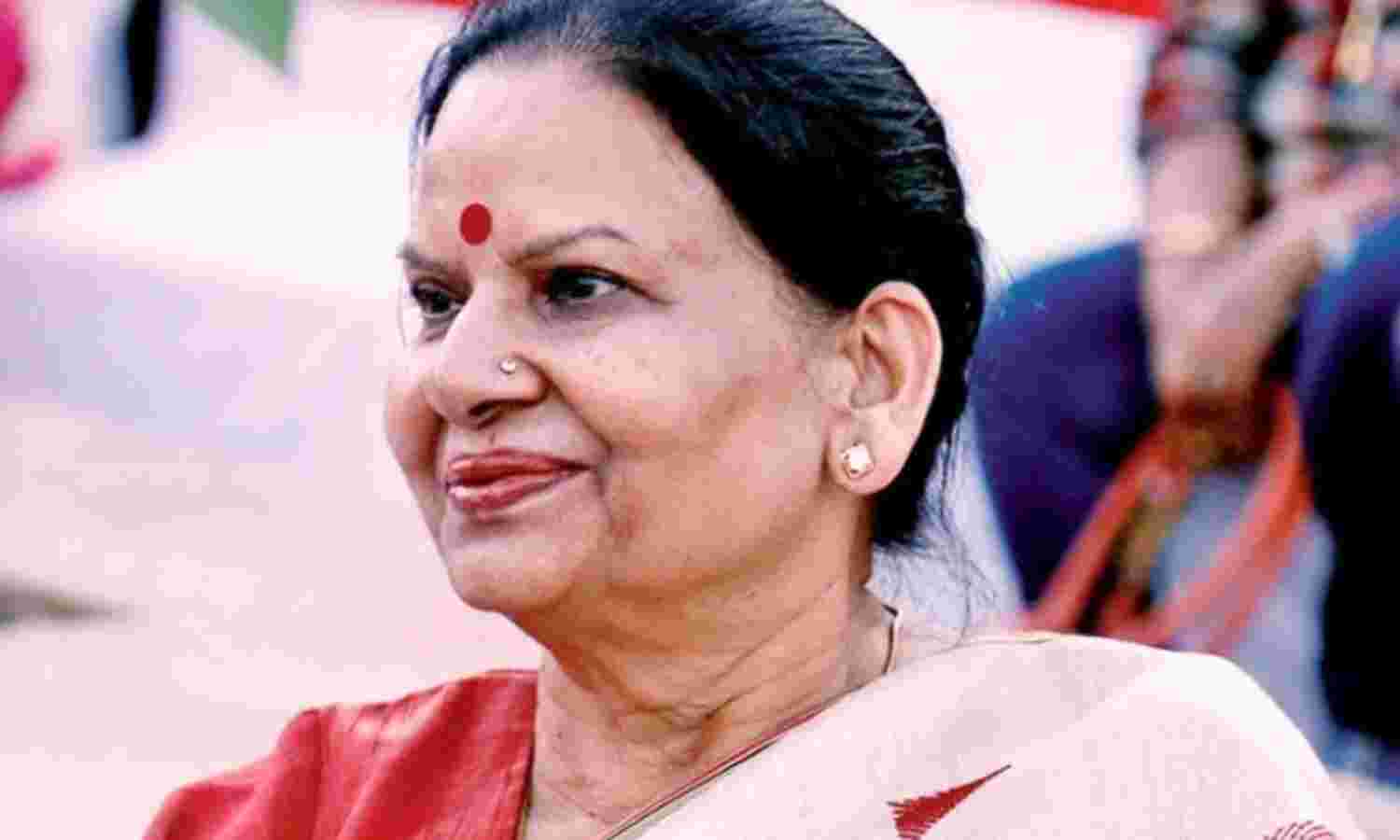 महिला आयोग की अध्यक्ष ने ट्रामा सेंटर जा कर रेप पीड़िता व उसके परिजनों से भेंट की