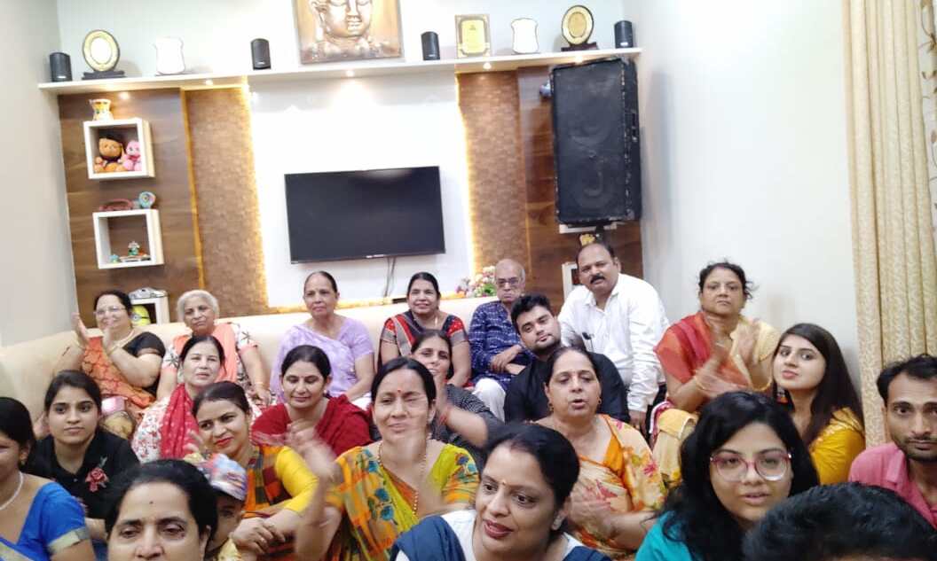 शिव शंभू की गूंज के साथ सावन महोत्सव सत्संग में श्रद्धालु जमकर थिरके