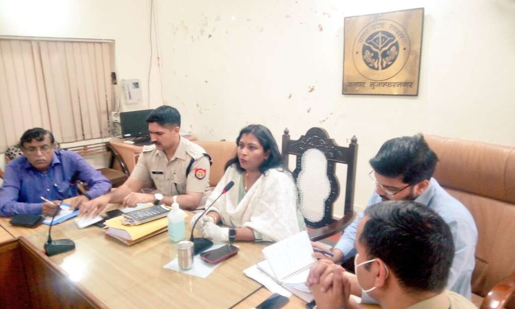 जनपदवासी लाॅकडाउन के नियमों का पालन करें- सेल्वा कुमारी जे