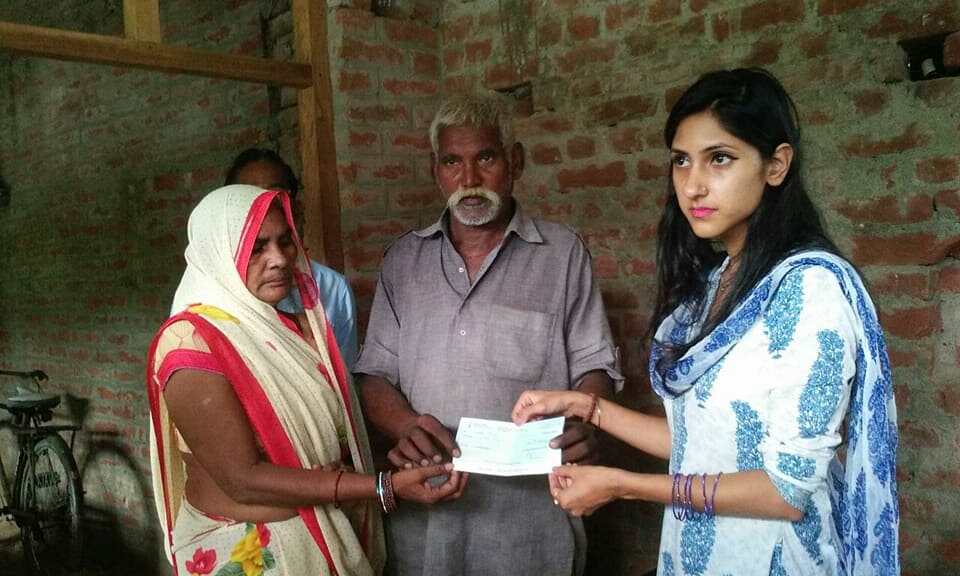 रायबरेली सदर से विधायक अदिति  सिंह ने शहीद के परिजनों को दी 5 लाख की आर्थिक मदद