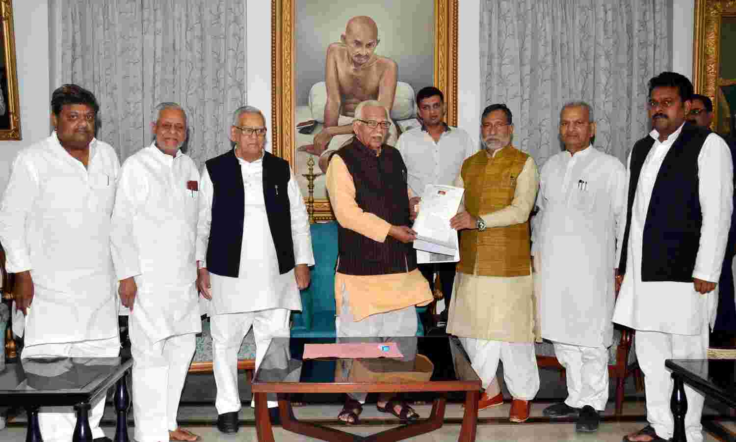 समाजवादी पार्टी ने राज्यपाल को आंगनबाड़ी कार्यकत्रियों पर  लाठीचार्ज प्रकरण में दिया ज्ञापन