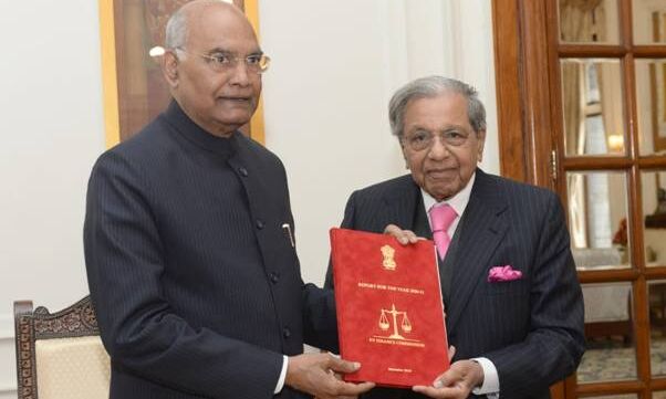 पंद्रहवें वित्त आयोग ने 2020-21 के लिए अपनी रिपोर्ट राष्ट्रपति रामनाथ कोविंद को सौंपी