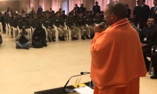मुख्यमंत्री ने गणतंत्र दिवस समारोह में भाग लेने वाले सांस्कृृतिक दलों एवं पुलिस बलों को सम्मानित किया