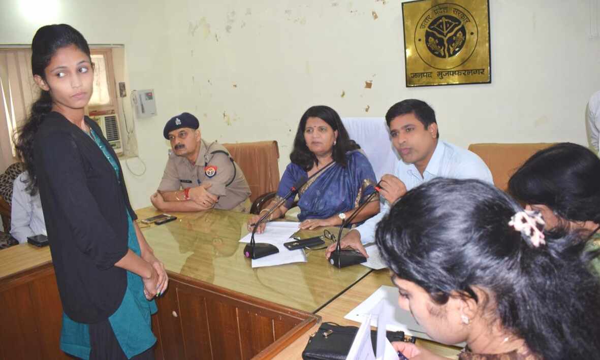 पीडित महिलाएं अपनी समस्या महिला आयोग के समक्ष रखे । डाॅ प्रिंयवदा तोमर
