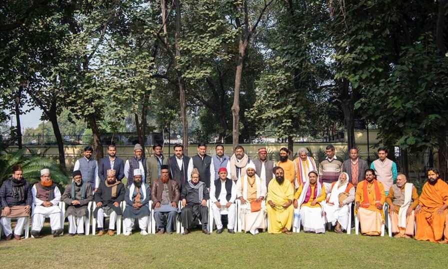 समाजवादी सरकार का काम बोलता है, भाजपा सरकार में नेता बोलता है